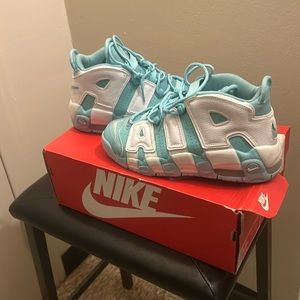 Nike air more uptempo